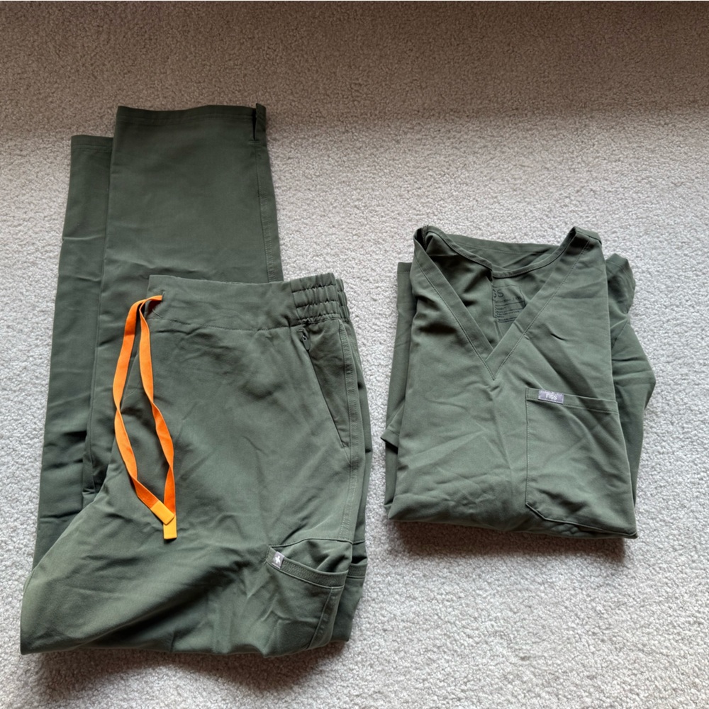 Figs Green Scrub Set with Orange Drawstring